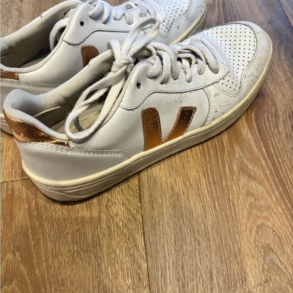 Veja Women's White and rose gold  Sneakers. 8